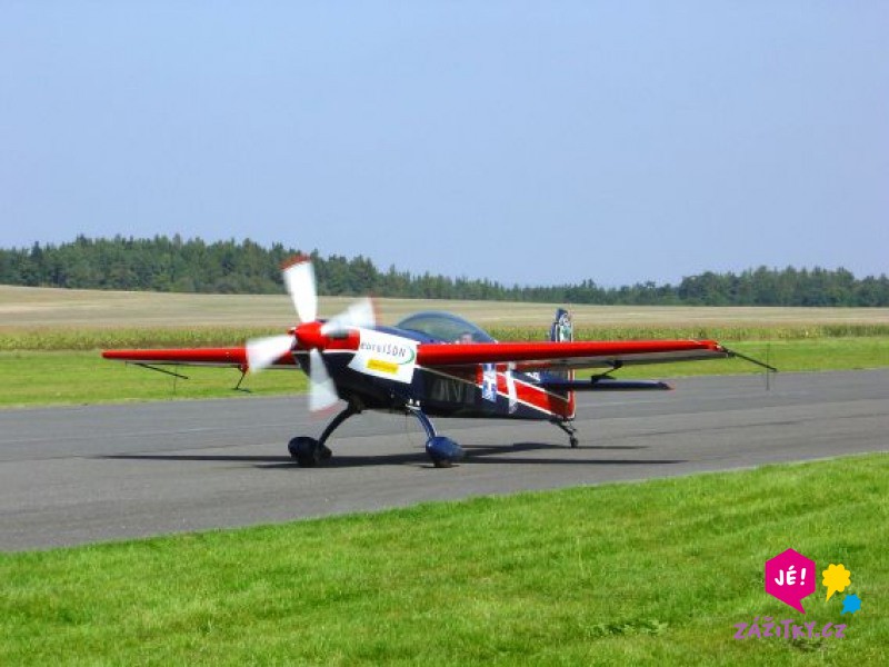 Let akrobatickým letadlem Zlín Z-142 - poukaz na zážitek