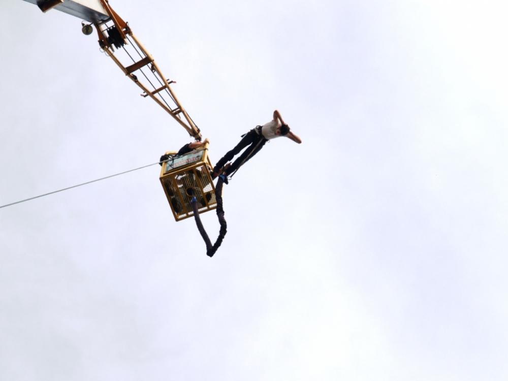 Bungee jumping až 120 metrů z jeřábu - poukaz na zážitek