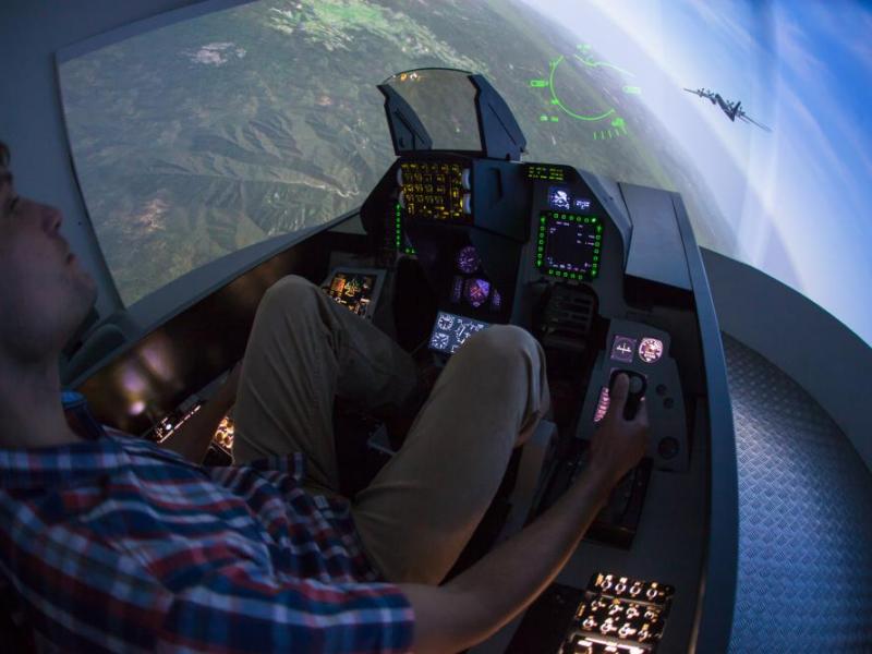 Letecký simulátor stíhačky F16 - dárkový poukaz